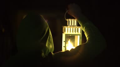 depositphotos_151570800-stock-video-the-frightened-man-in-a